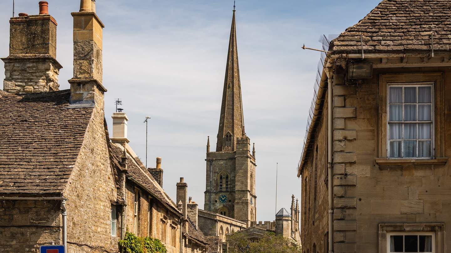The rich golden sandstone buildings epitomises the glorious Cotswolds