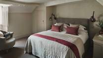 Dating back to the 16th century, Wool Cottage has been beautifully and sympathetically updated by its current owner