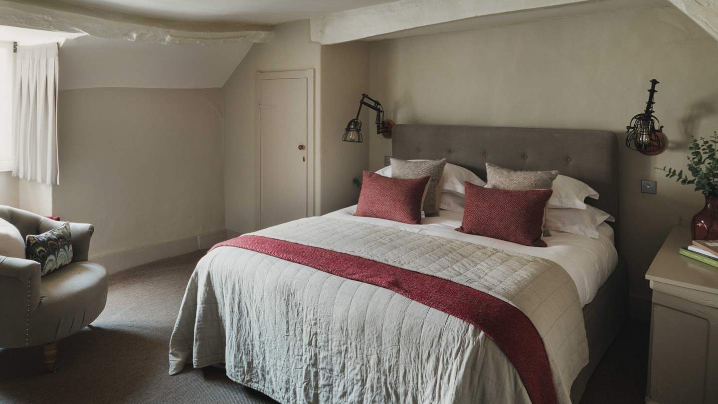 Dating back to the 16th century, Wool Cottage has been beautifully and sympathetically updated by its current owner