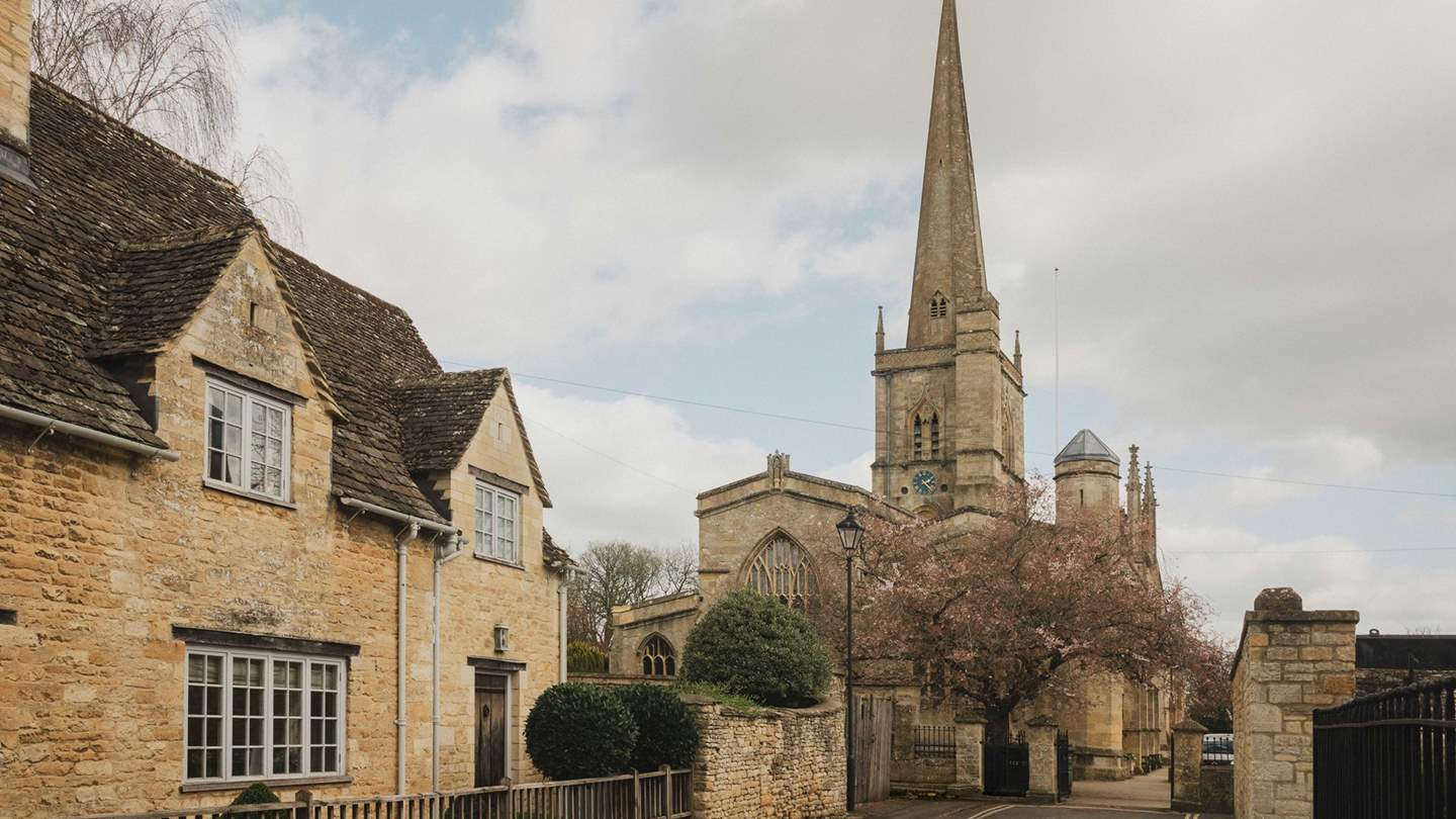 Also known as the gate way to the Cotswolds, the village of Burford is just delightful, with a host of independent shops to explore along its wide, picturesque high street