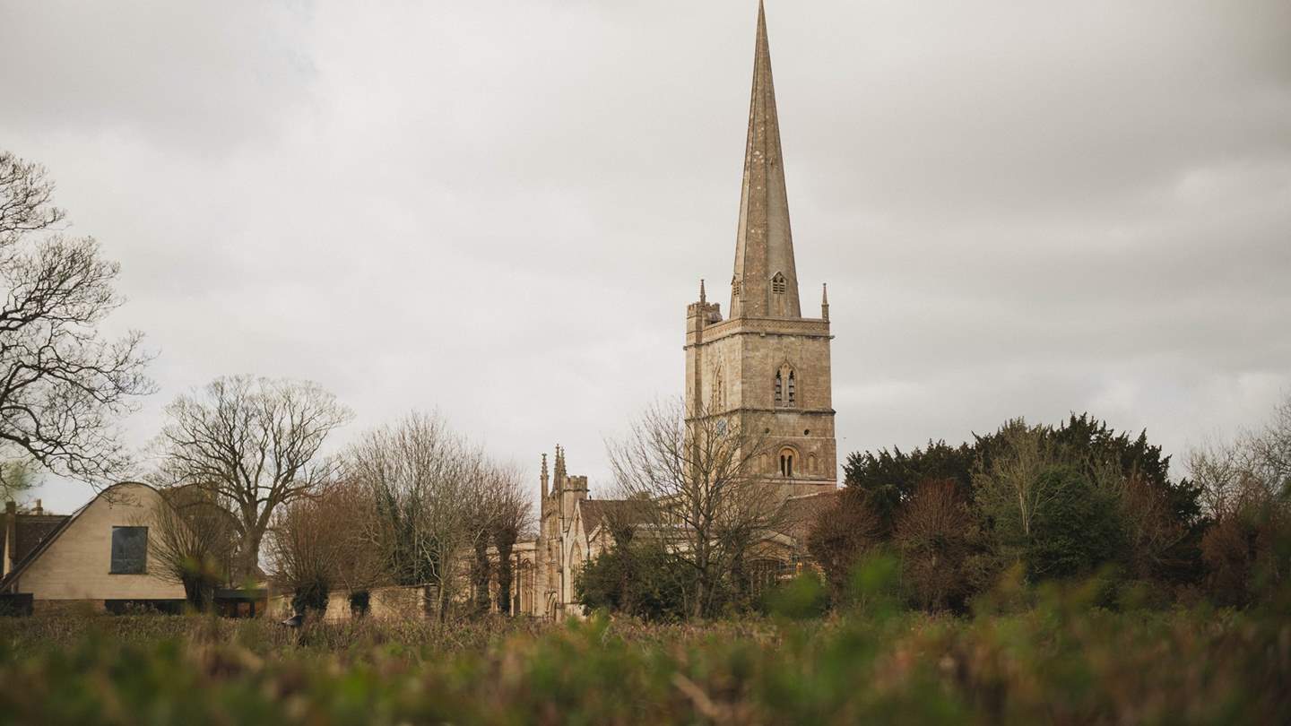 Set in the historic village of Burford, Wool Cottage is perfectly situated to enjoy an array of local walks and the nearby St John the Baptist Church