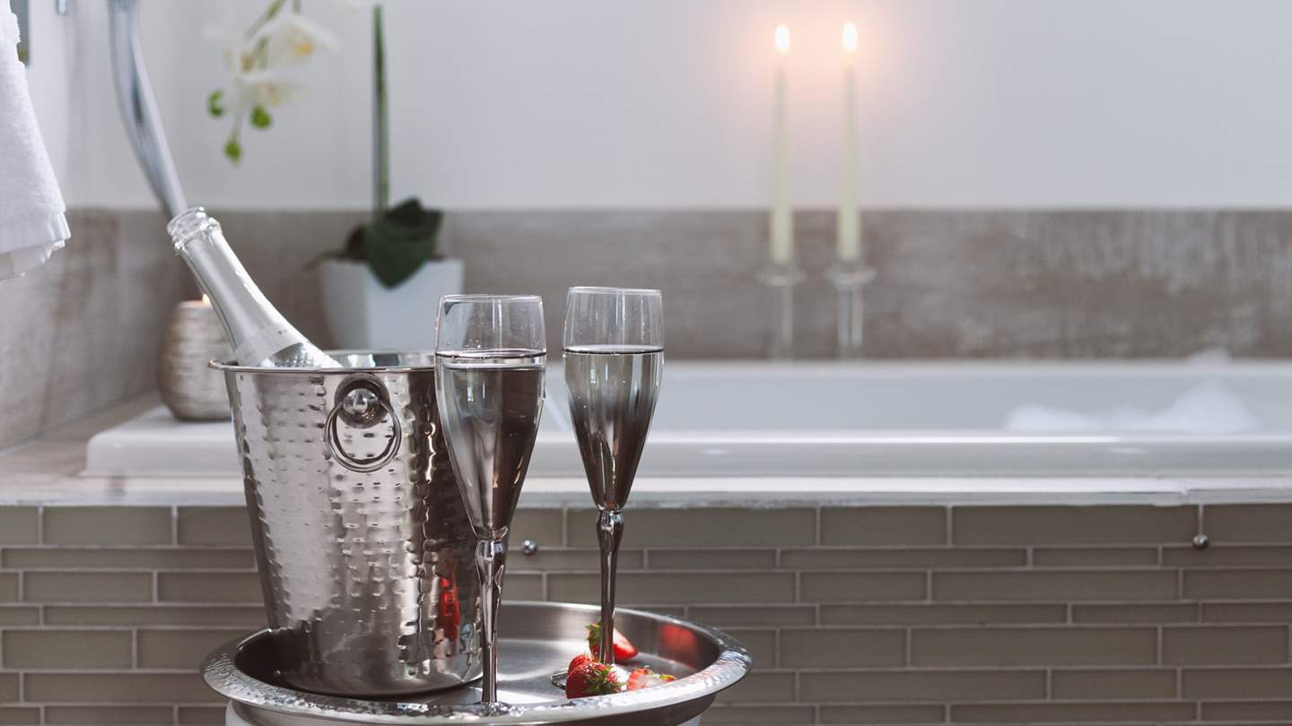 The perfect accompaniment - bubbles with bubbles!