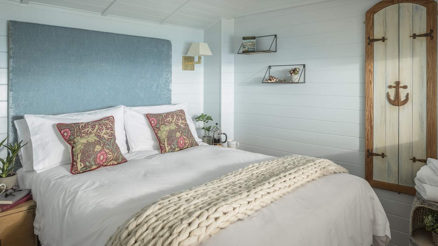 Enjoy boutique luxury at Silvertide - Whitsand Bay.