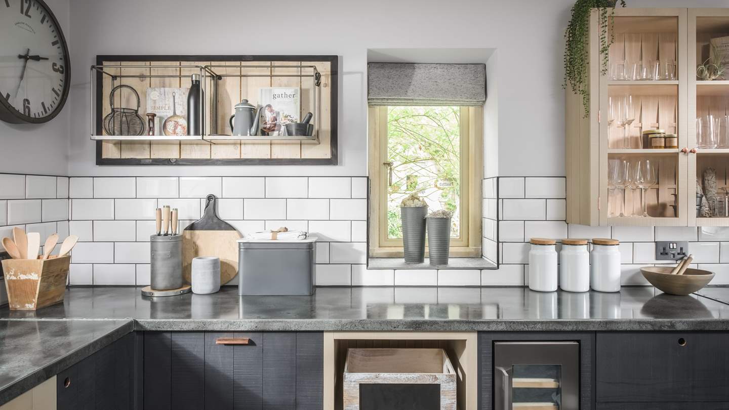 We just love the metal and wood contrast