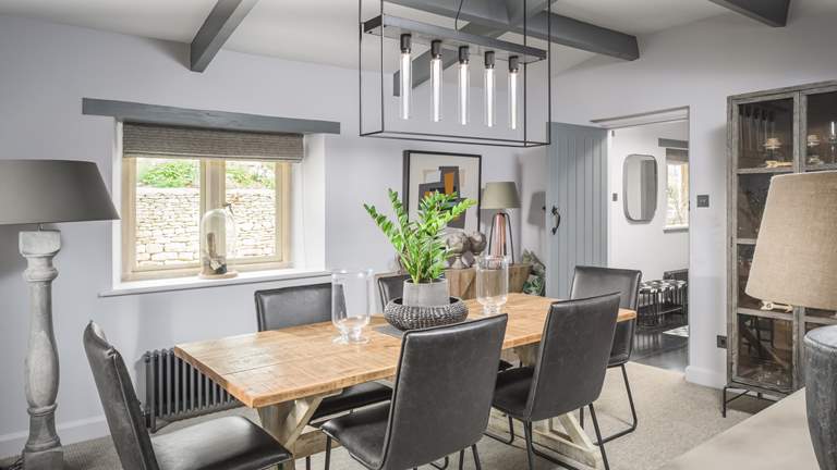 The Covert - Sleeps 6 + cot - Stroud