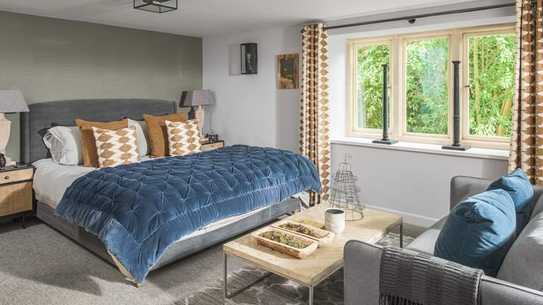 The Covert - Sleeps 6 + cot - Stroud