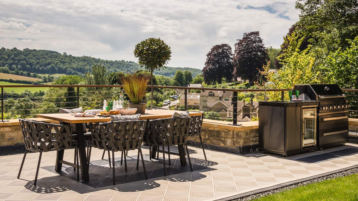 With views like this, mealtimes are simply spectacular