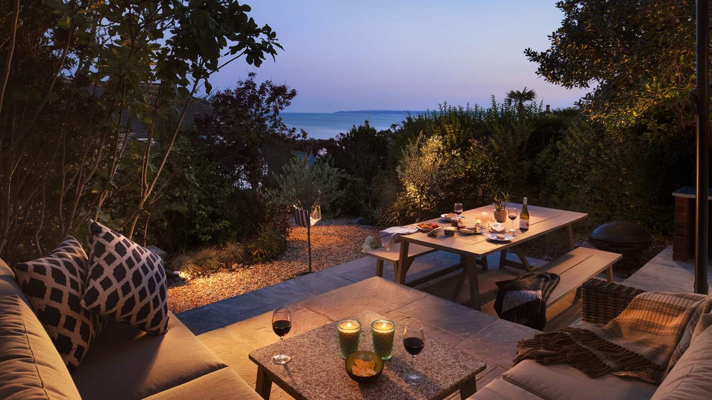 Watch the sun set from the garden - what a beautiful setting for sundowners!