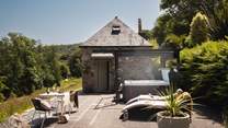 Welcome to Aurora, our dreamy retreat nestled in the Tamar Valley 