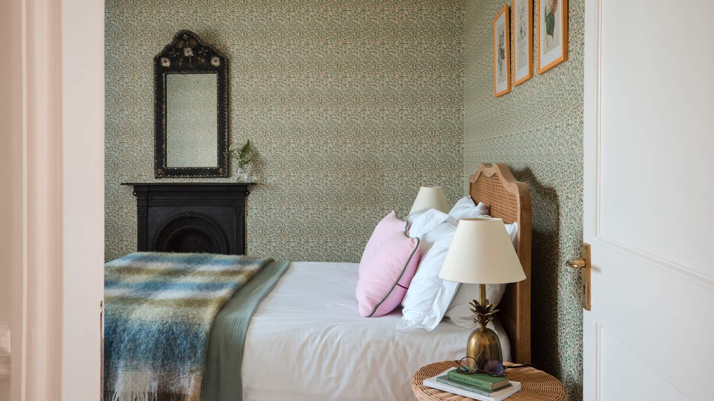 Seek wistful morning lie-ins in our Cornish homestay