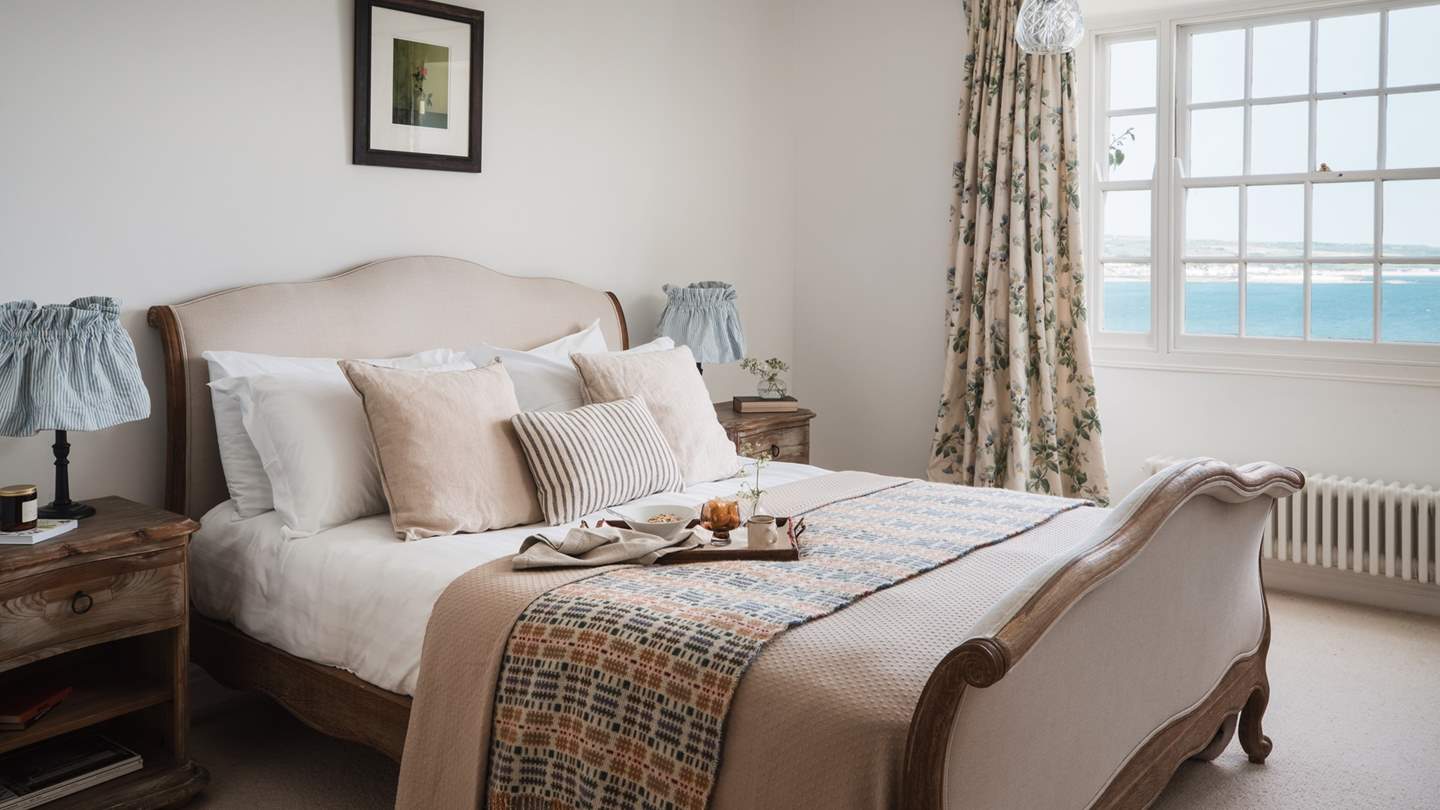 We just adore the romantic interiors in this grand space... 