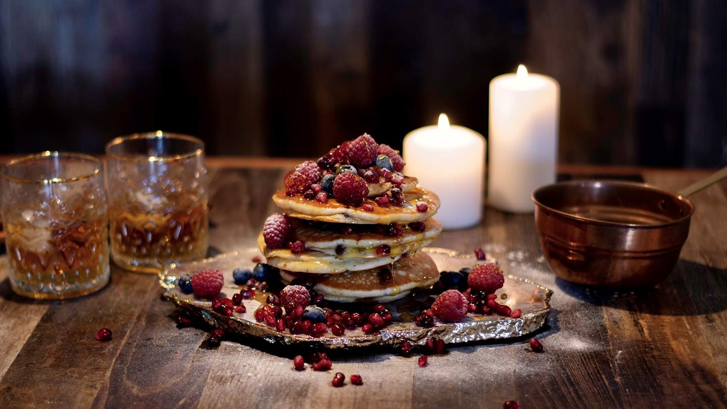 Rocksalt's perfectly rustic dining table awaits for cosy evenings in spent feasting on sweet treats...