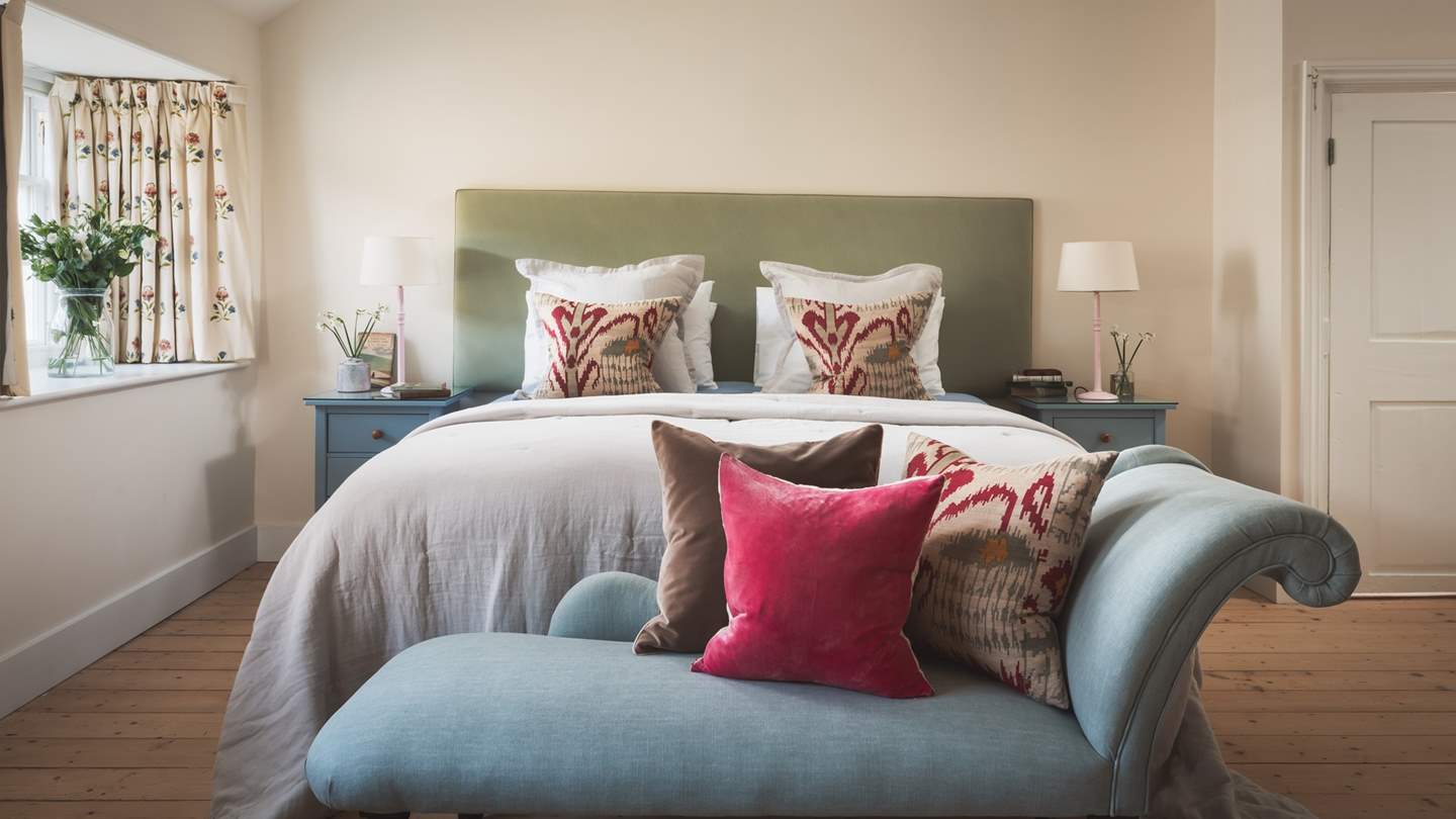 Who doesn't love a chaise lounge?