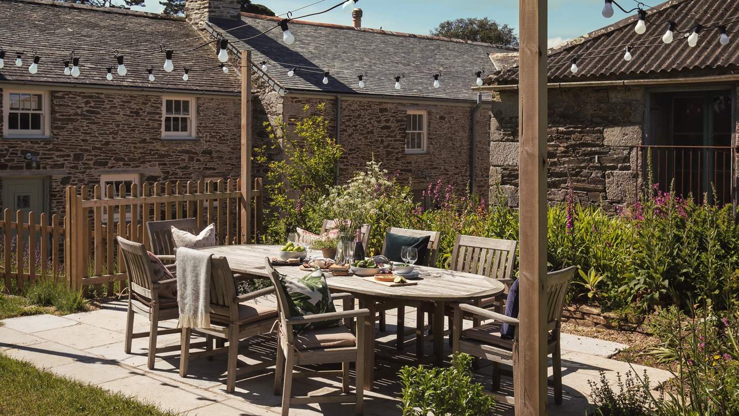 In the pretty, sheltered courtyard you’ll find sweet garden furniture, the perfect nook for breakfast al fresco or sunset gazing with a glass of sparkle in hand
