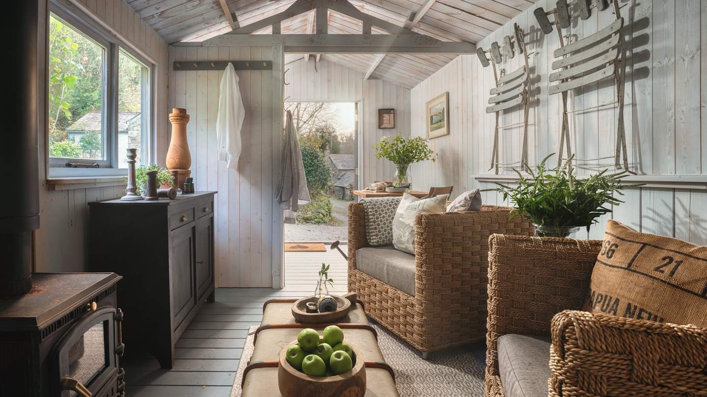 Cosy up in the cabin with blankets on wintery days with a hot toddy in hand