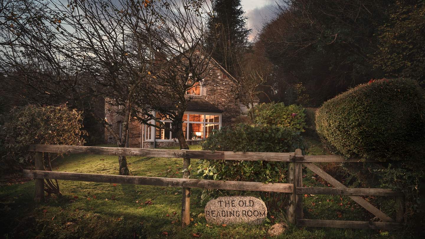 Nestled in the pretty hamlet of Tuckingmill on the edge of Bodmin Moor, you'll not find a more romantic setting than this charming stone cottage
