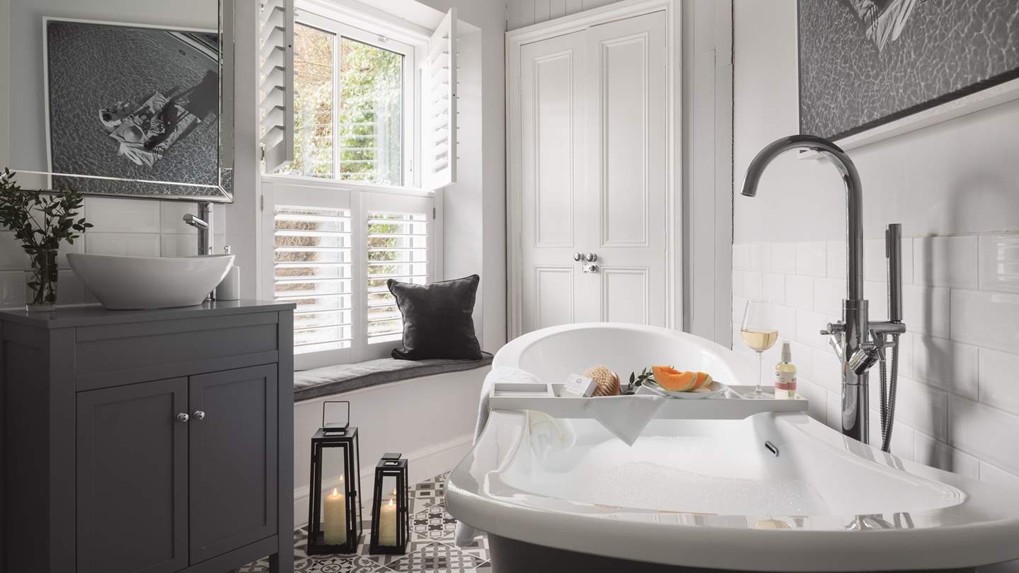 We just love the monochrome tones of the marvellous bathroom
