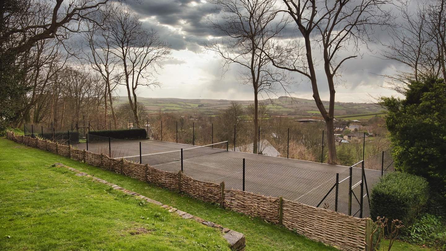 You also have use of the tennis court at the nearby Old Rectory; a short stroll away through a quaint English garden 