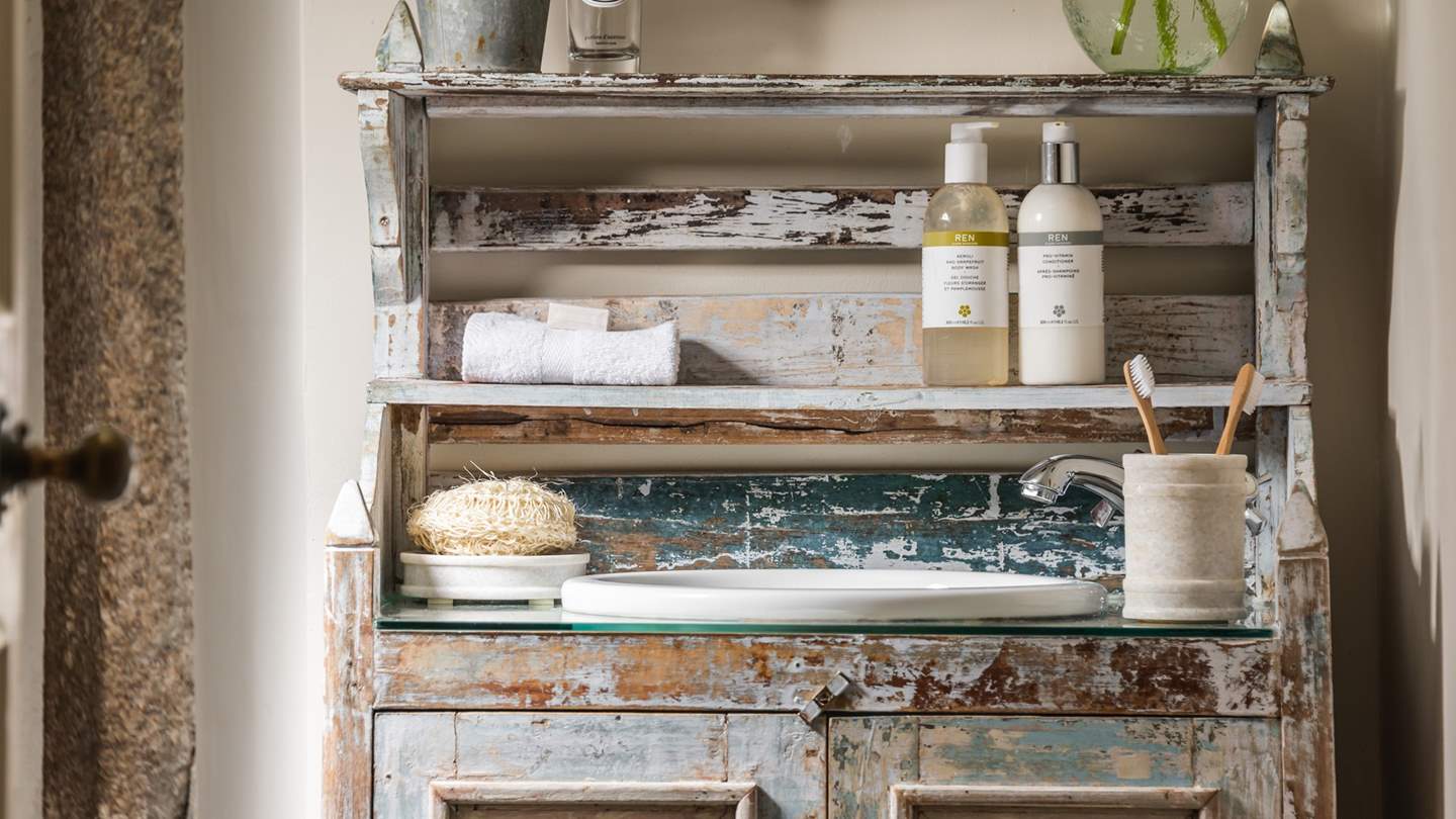 Mulberry Barton has been immaculately restored to the highest of standards and offers accommodation that's pure luxury