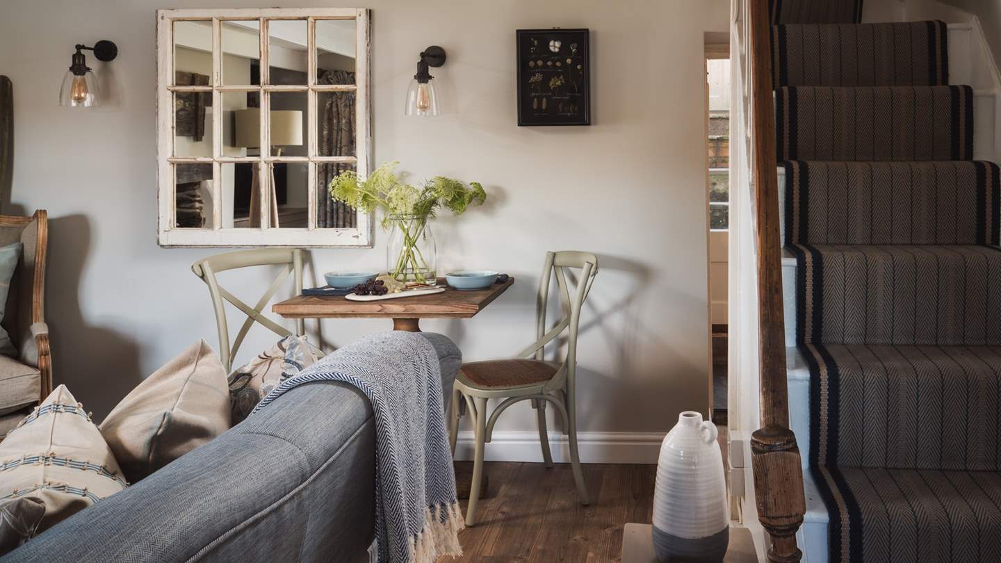 This exquisite Grade II listed terrace cottage lies nestled on the breath-taking south Cornish coast