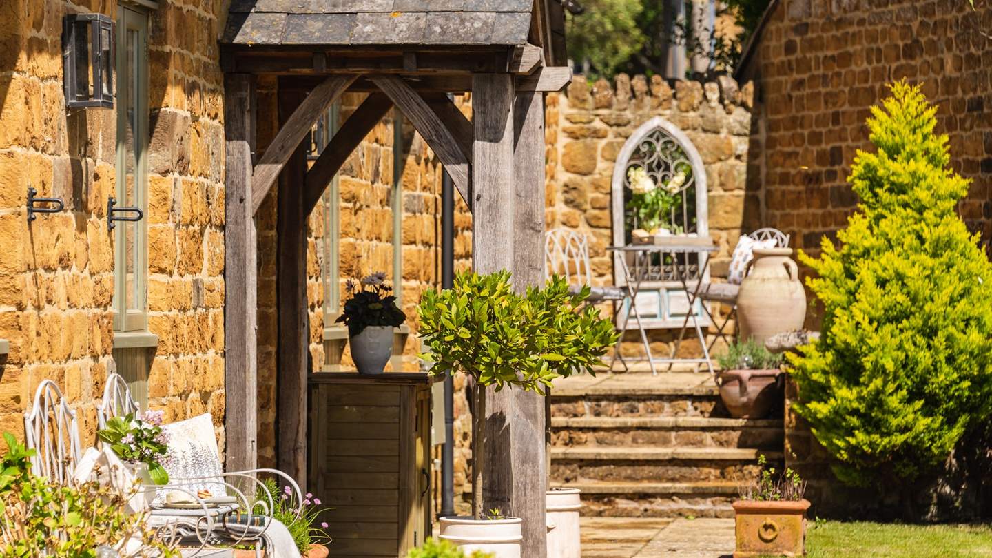 Within the glowing golden sandstone exterior, you'll find an opulent yet welcoming dog-friendly retreat 