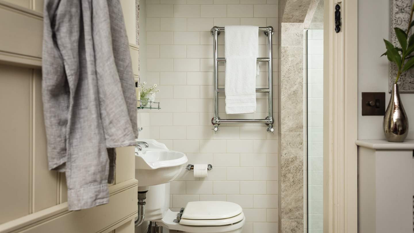 The en suite shower room to the master bedroom