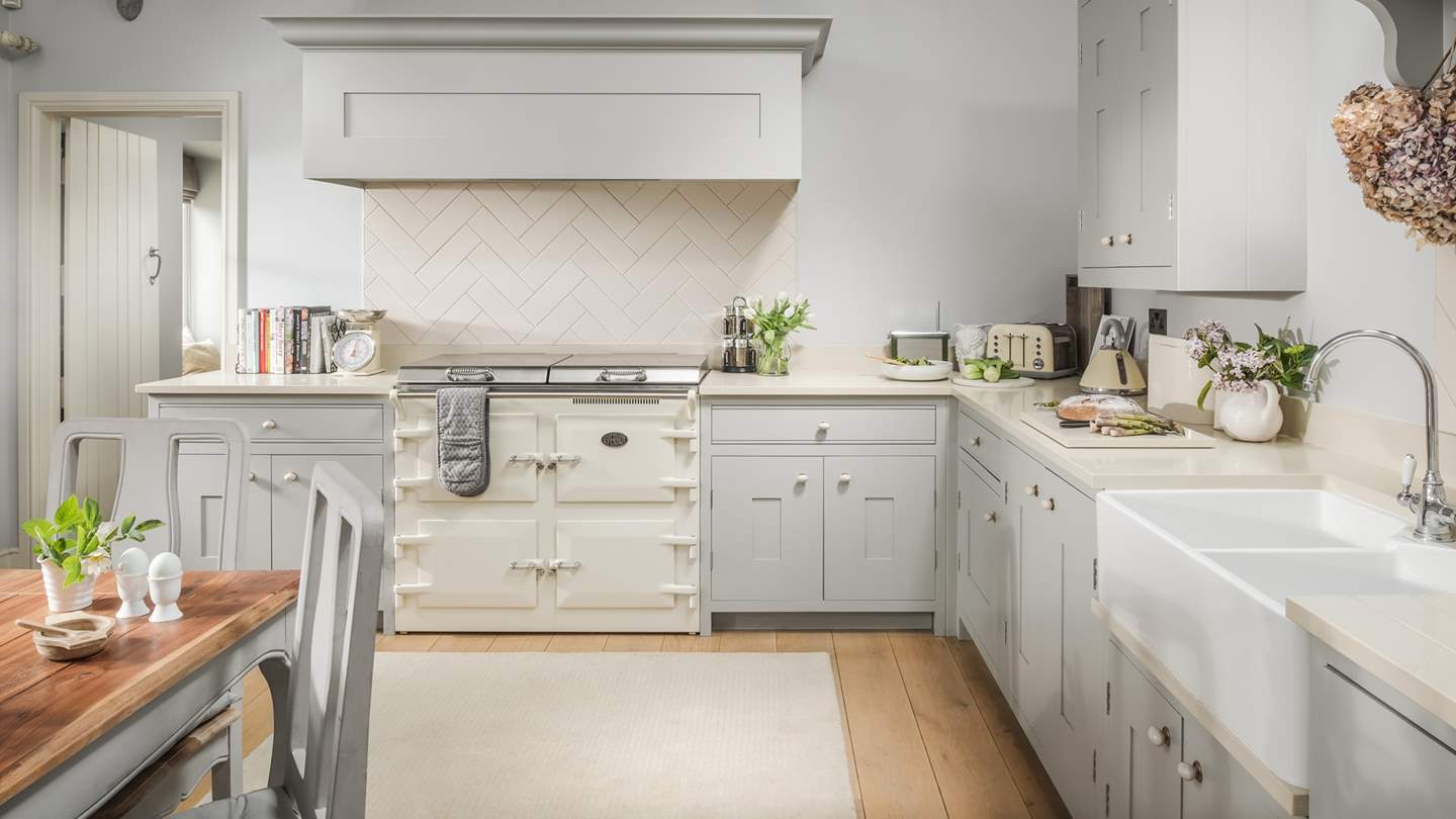 There's everything you need to rustle up meals, from lazy breakfasts on the terrace to late-night romantic meals a deux