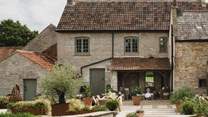 A private and self contained apartment set within a Georgian farmhouse in the Somerset countryside, our luxury retreat, Huxham Croft 
