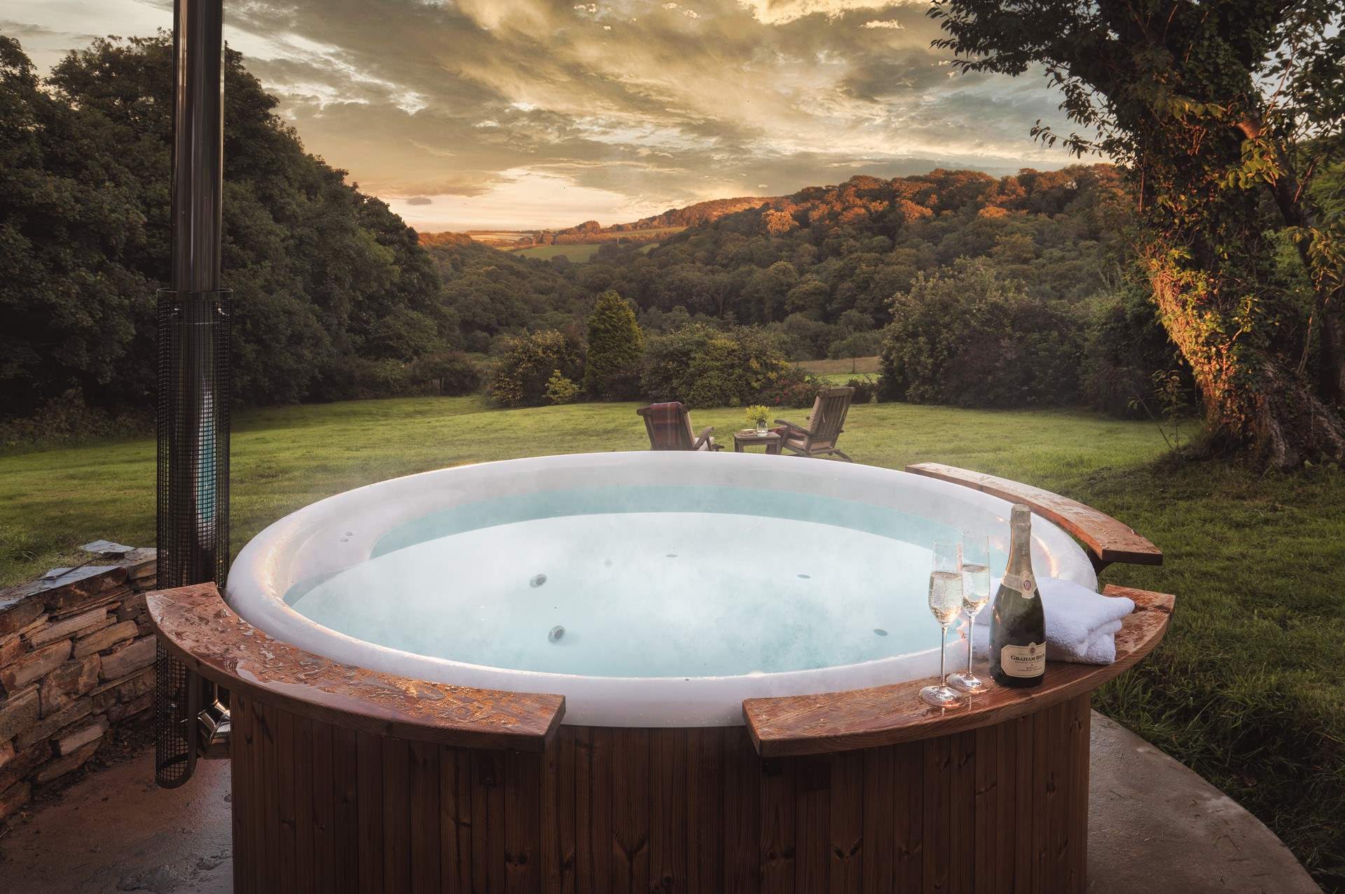 dog friendly holidays with hot tub