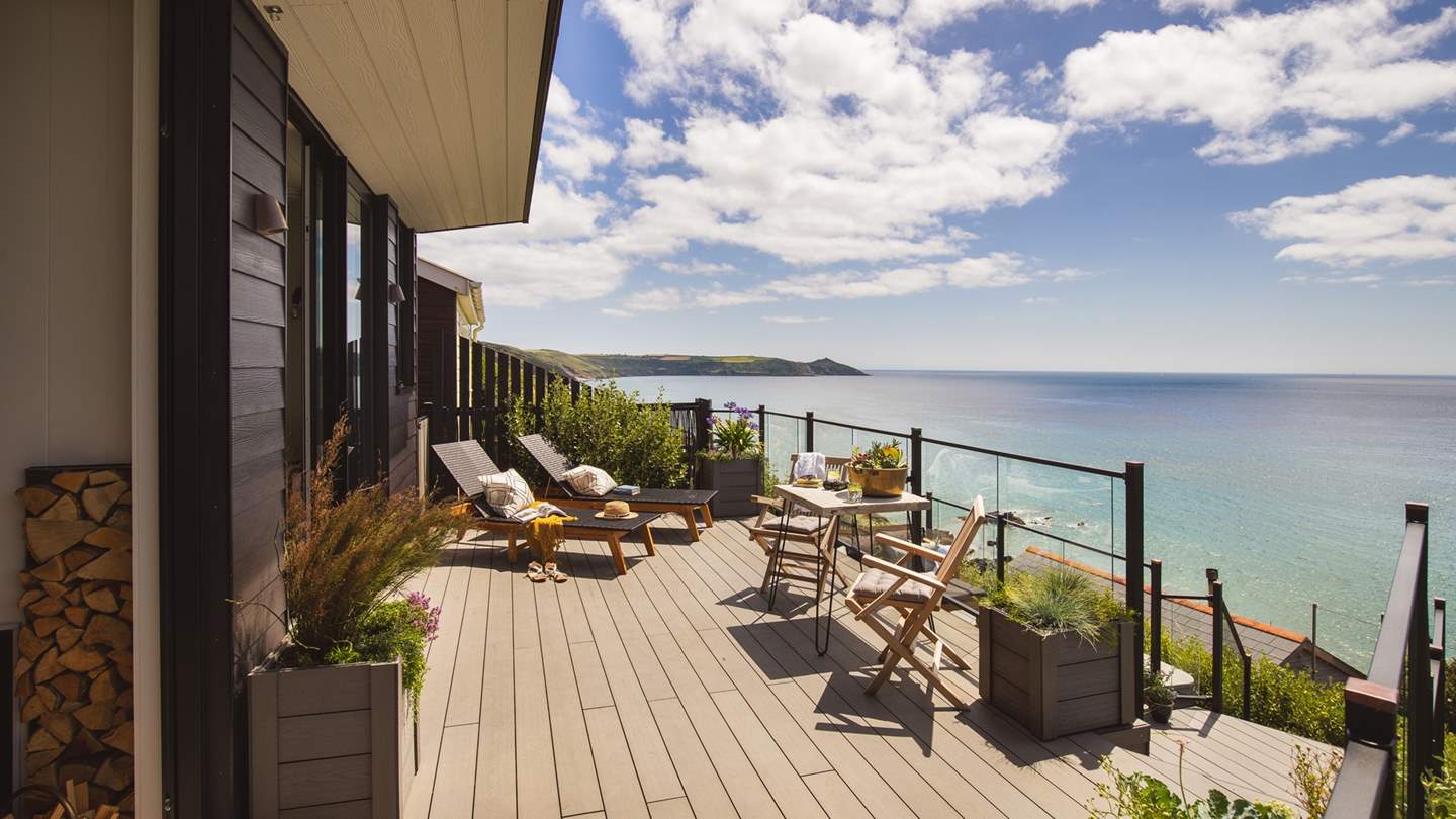 Enjoy boutique luxury at Cabin on the Cliff - Whitsand Bay.