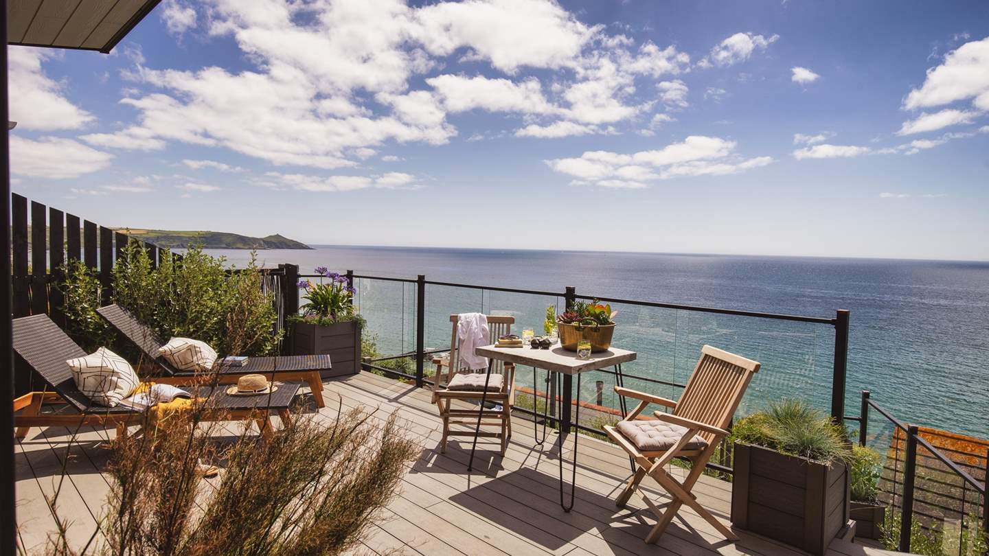 Enjoy boutique luxury at Cabin on the Cliff - Whitsand Bay.