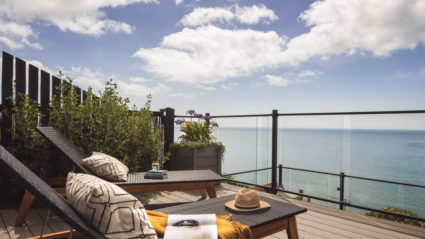 Glass screens offer protection from the offshore winds should you need it