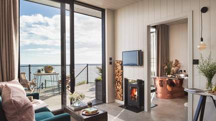 Cabin on the Cliff - Whitsand Bay, Sleeps 2 in 1 Bedroom
