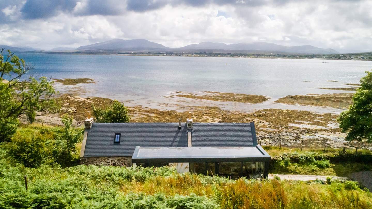 Situated close to the village of Broadford, this wonderful retreat is perfectly situated to explore the simply epic beauty of Skye