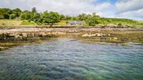 A warm Hebridean welcome awaits you at this oh-so-romantic retreat, tucked away on the seashore