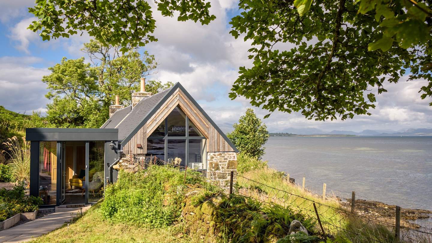 Corry Bothy has been lovingly restored by its owners and turned into a beautiful dog friendly abode for couples