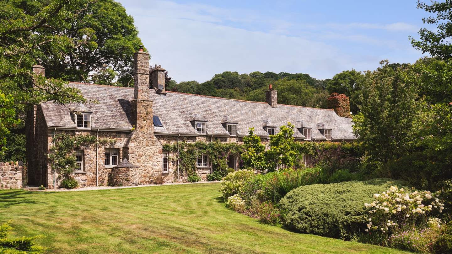The walled garden to the front of the house is fully enclosed when the gates are closed - perfect for dogs and small children