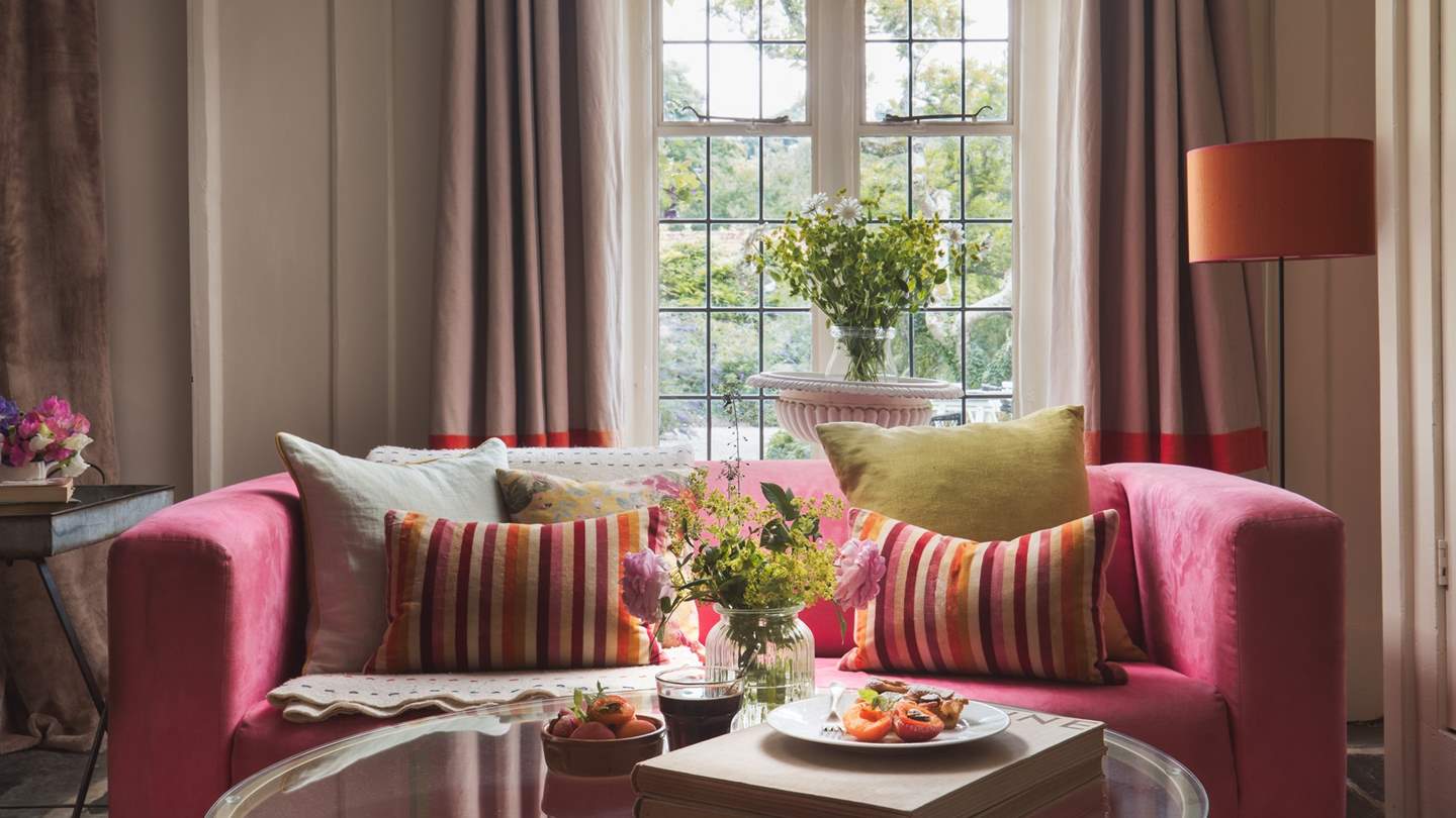 How beautiful is this setting? We're dreaming of sinking into this sofa...