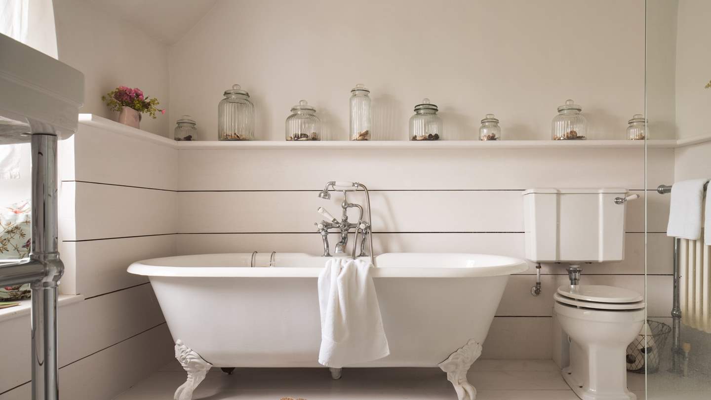 Slip into the roll-top bath and delight in bubble-topped soaks