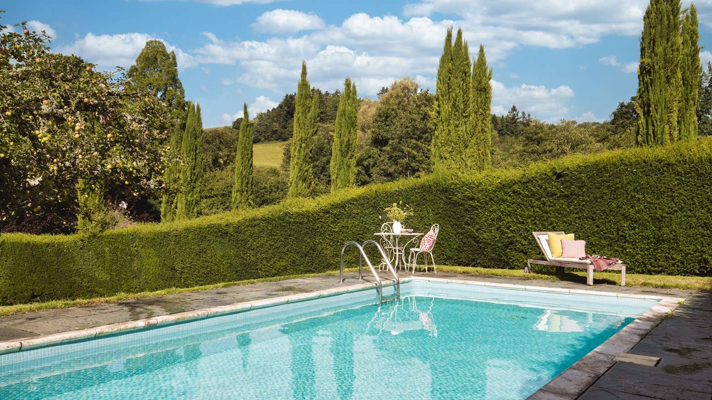 There is an outdoor swimming pool, available from Easter until the end of October, heated to between 26-28 degrees