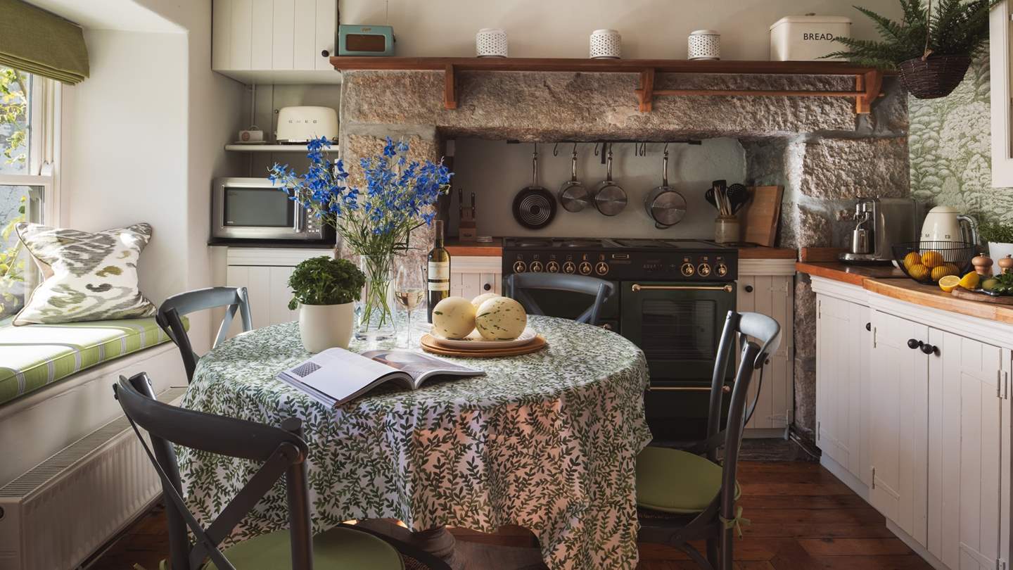We just love the thoroughly gorgeous country kitchen