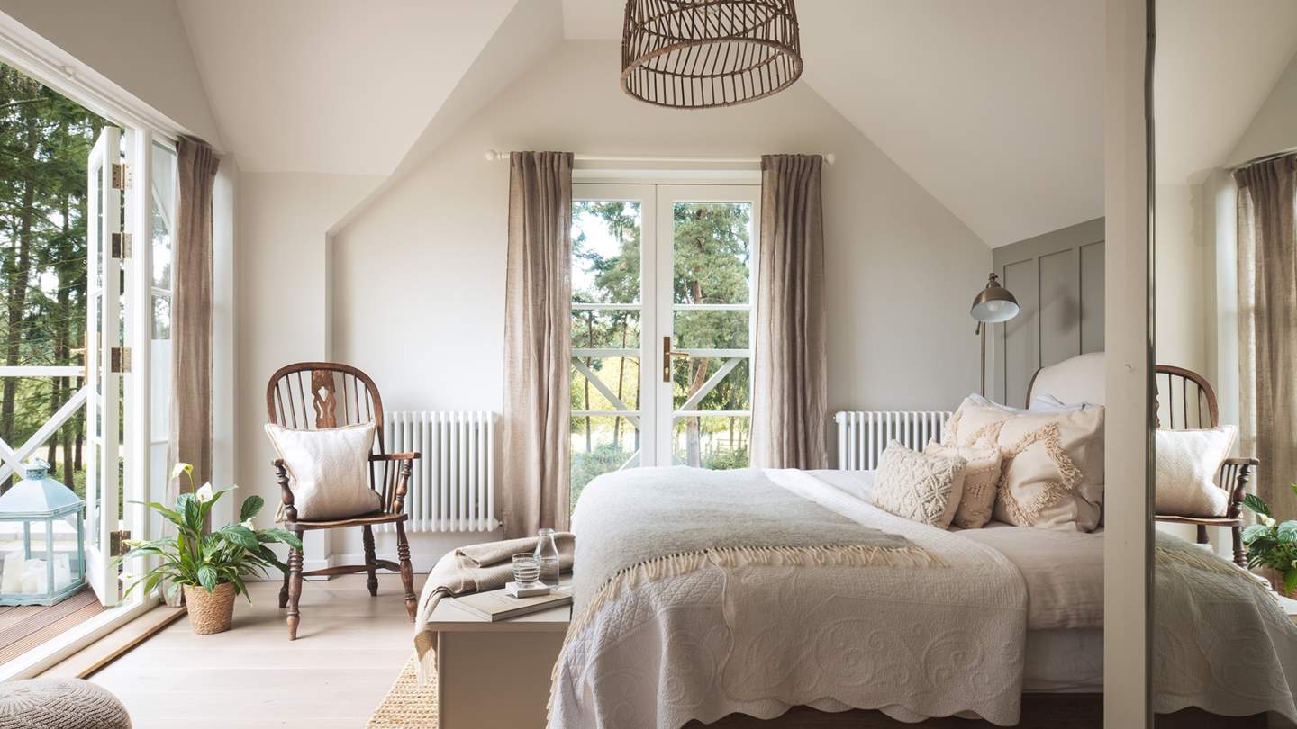 With a vaulted ceiling, neutral tones throughout and a super king-sized bed, you're guaranteed a blissful nights' sleep 
