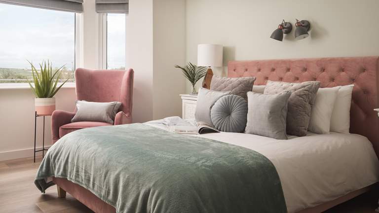 St Francis - Sleeps 10 + cot - Trevone