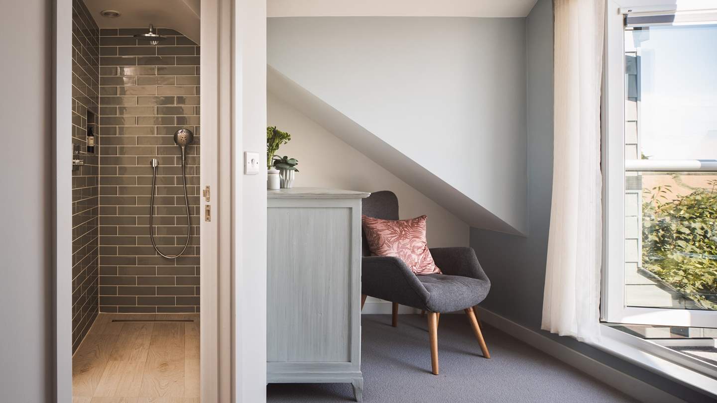 This beautiful bedroom benefits from an en suite shower room