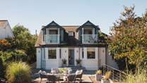 St Francis is a stunning property for ten, set within walking distance of Trevone Bay