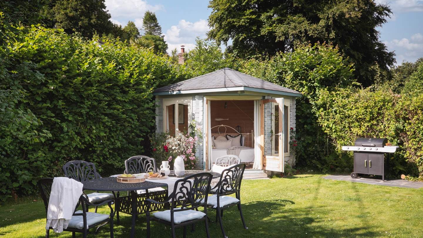 The adorable summerhouse is an idyllic place to settle down and while the afternoon away... 