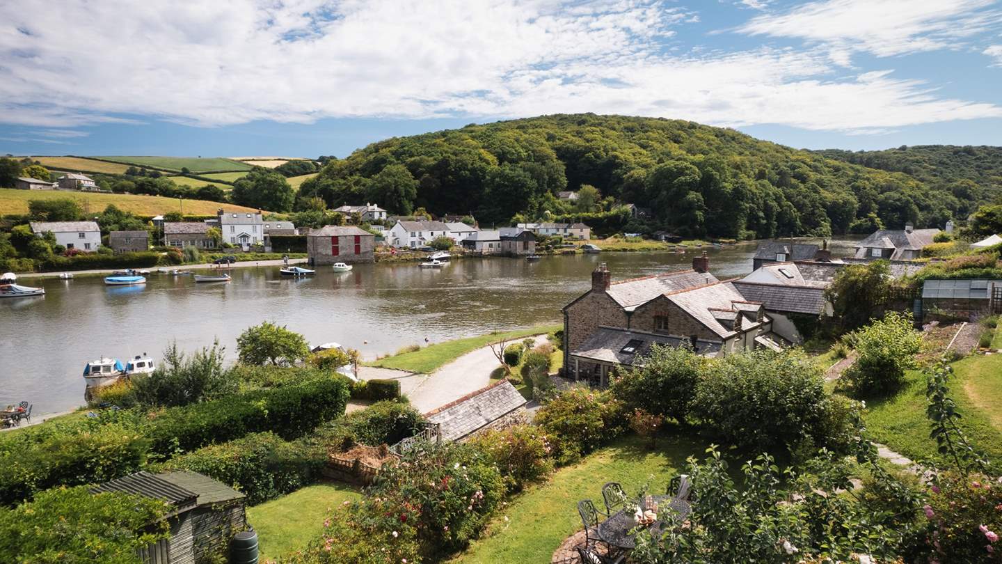 Nestled on the South Cornish coast next to the River Lerryn, Riverside Cottage is a wonderful setting to flee the everyday... 