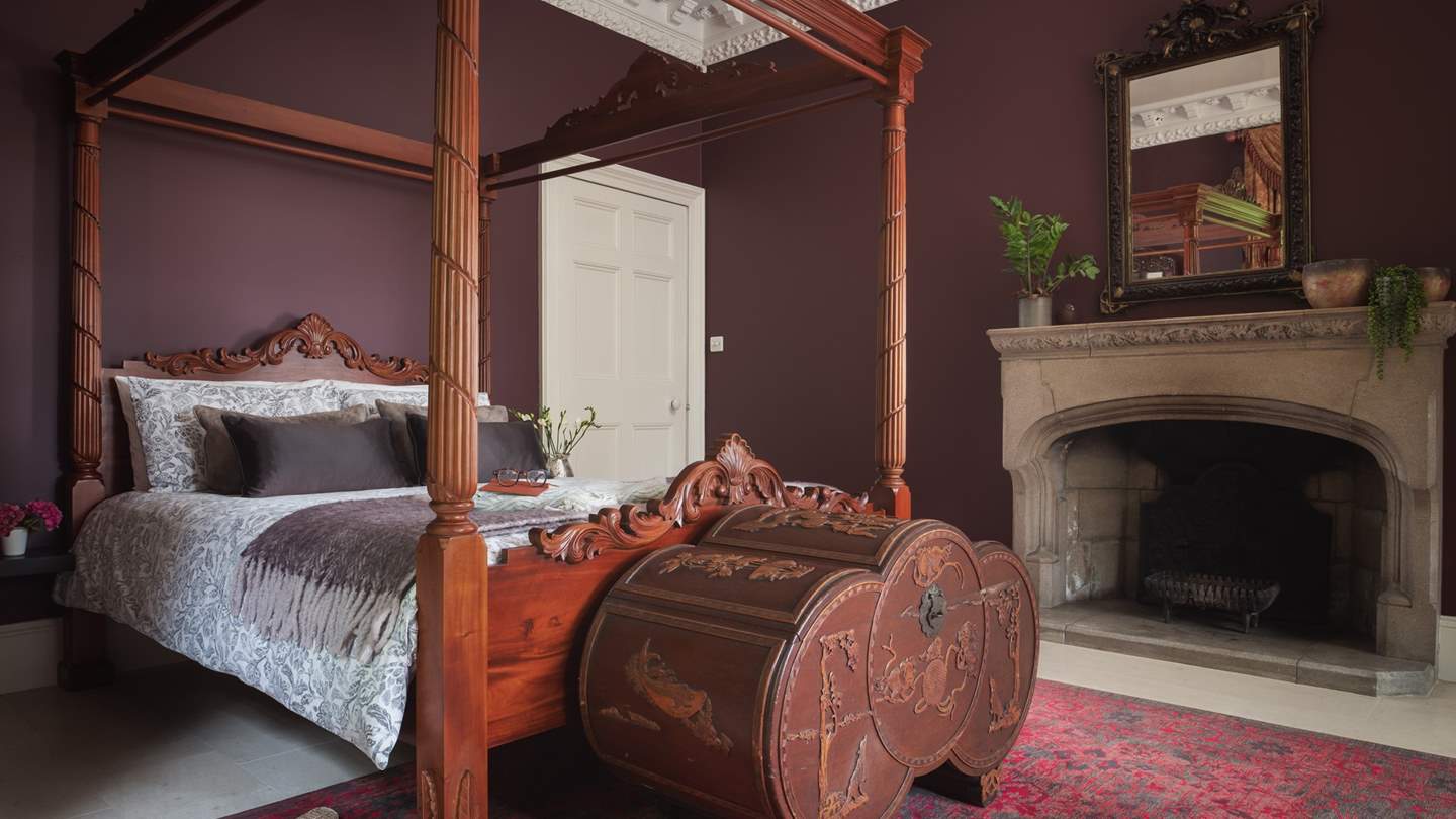 Just wow! Enjoy a blissful nights' sleep in the dreamy four-poster bed...