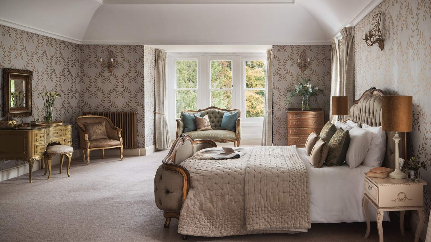 The resplendent 'Bee' room in shades of cream and gold