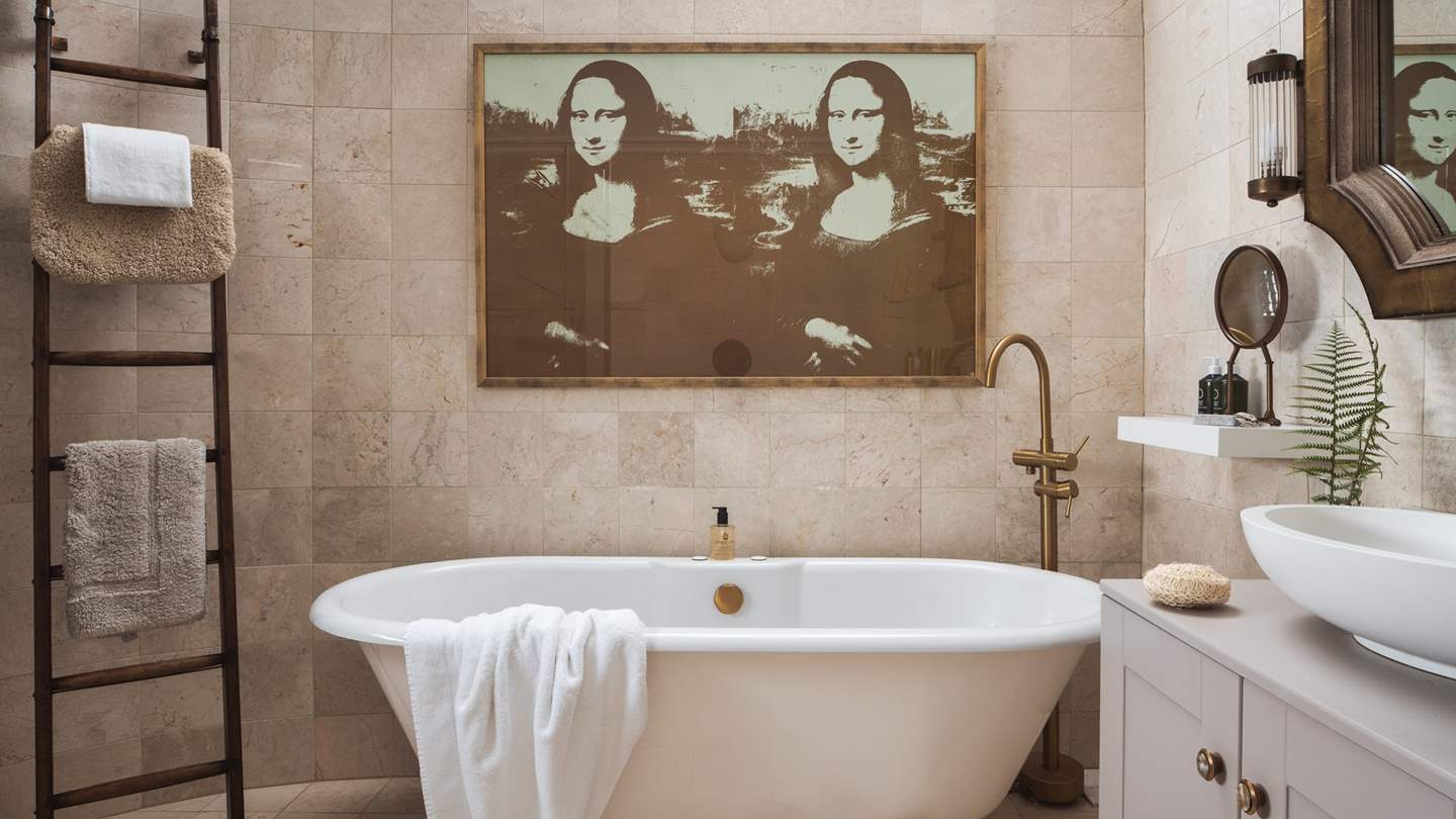 The delightful bath, perfect for one or two